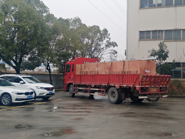 订单繁忙发货有序，两台镭豹洗车机发往河北省秦皇岛市和江西省丰城市